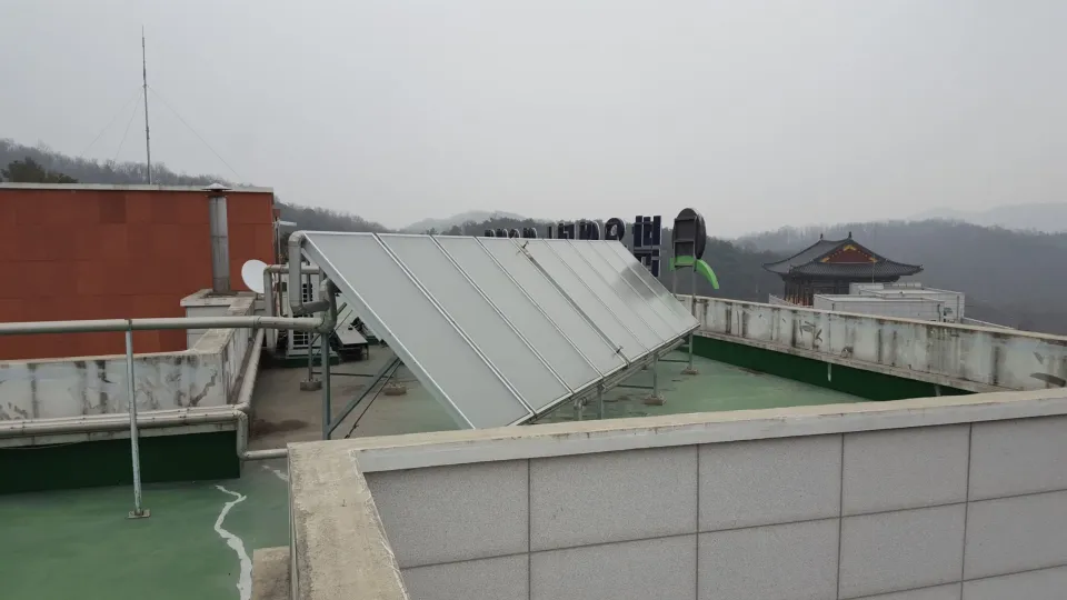 태양열난방 설치 — 녹색 옥상 집열기